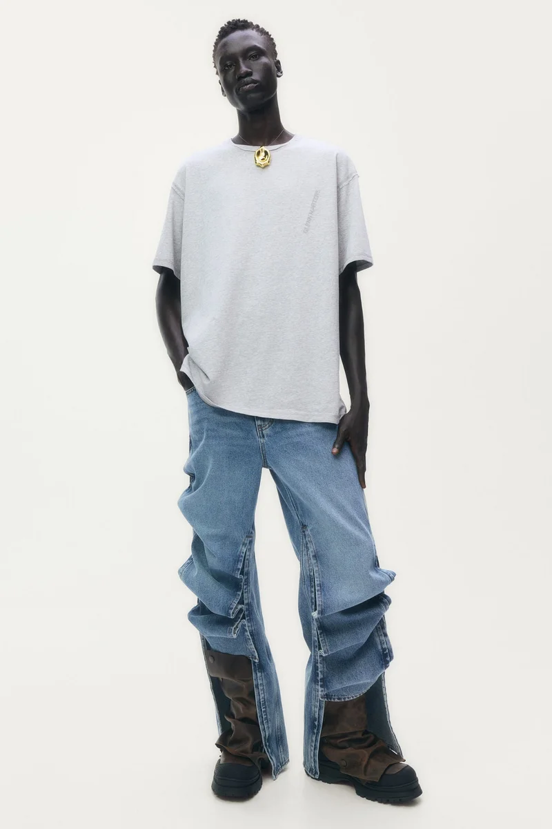 اتش اند ام تي-شيرت بتفاصيل زخرفة